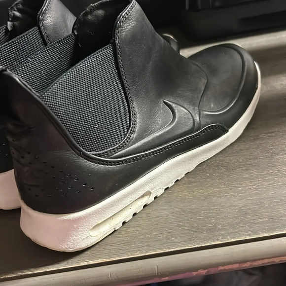 Women’s Air Maxx Thea. Black simple high top pull on sneakers - Picture 3 of 5